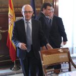 El ministro de Hacienda y Administraciones Públicas, Cristóbal Montoro junto al presidente extremeño, Guillermo Fernández Vara