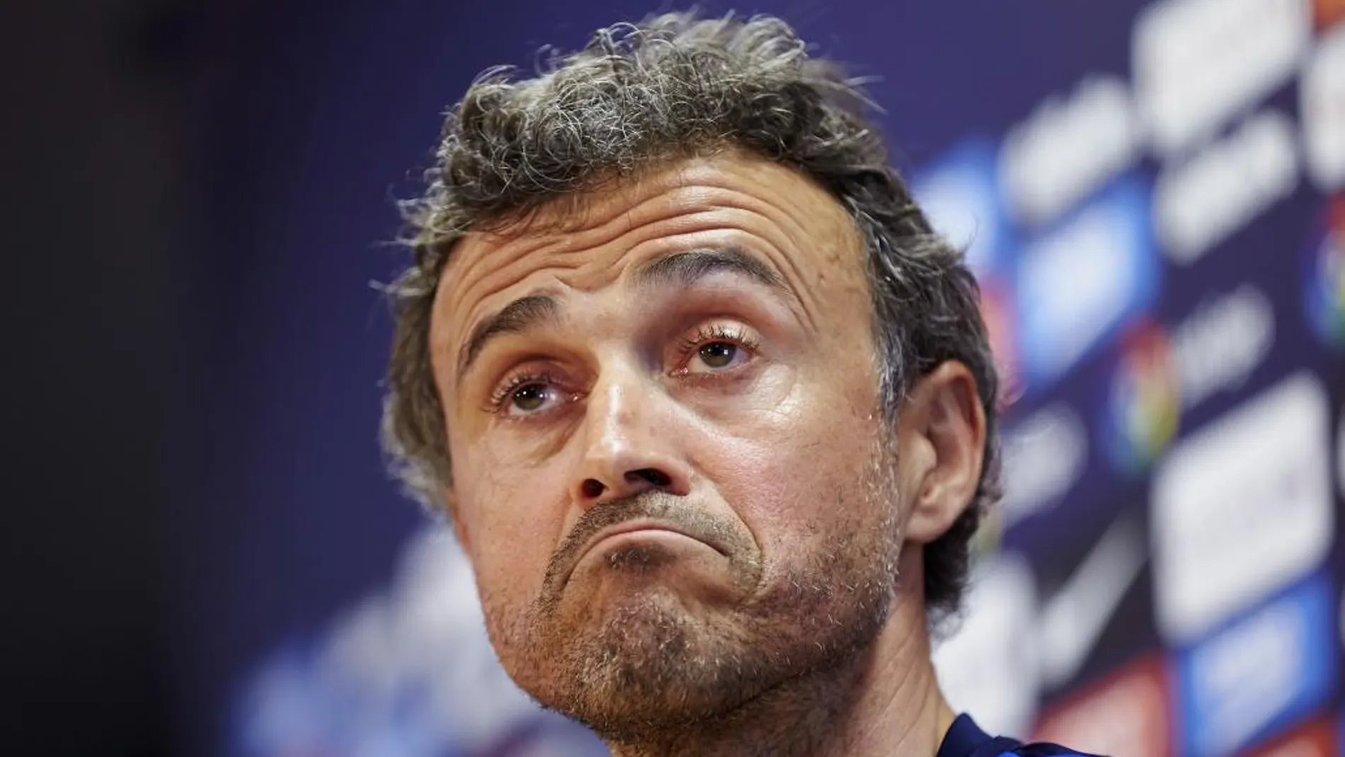 El entrenador del FC Barcelona, Luis Enrique Martínez, durante la rueda de prensa que ha ofrecido tras el entrenamiento en la ciudad deportiva Joan Gamper de Sant Joan Despí