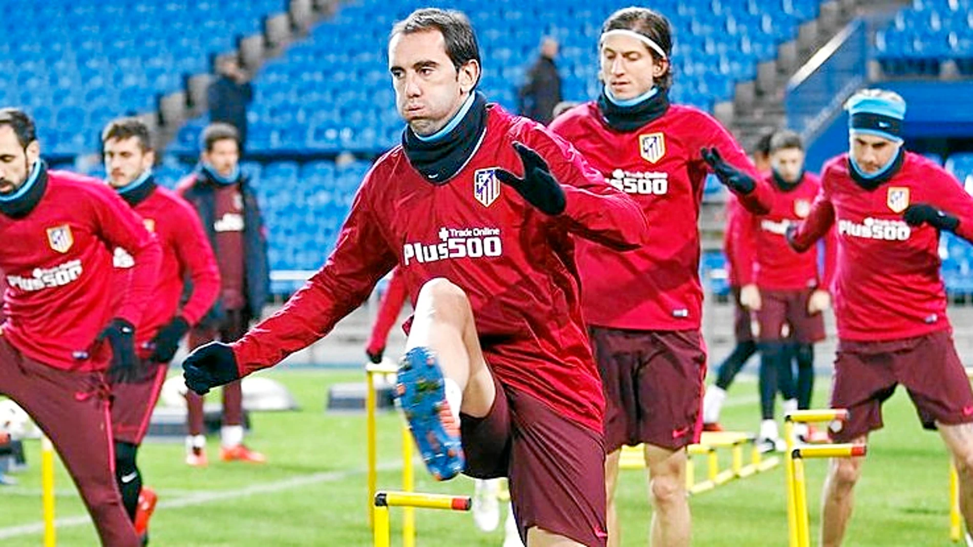 Los jugadores rojiblancos se entrenaron ayer en el Calderón para preparar el partido de hoy frente a Las Palmas