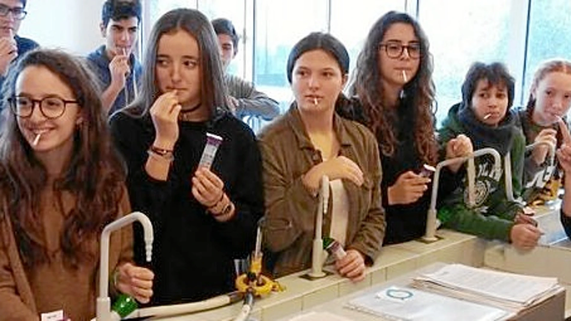 El proyecto analizó la metagenómica de la saliva de cerca de un millar de adolescentes recogidas en institutos