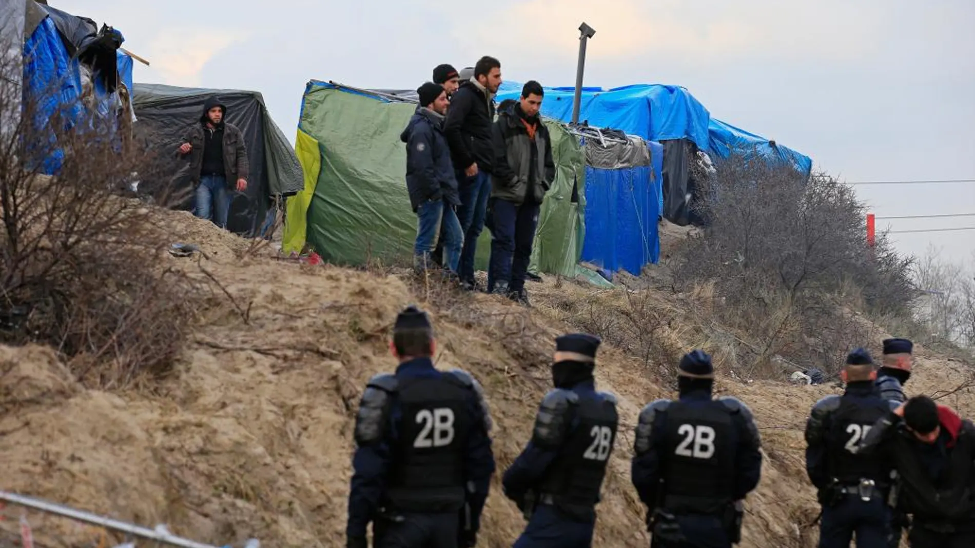 Imagen de archivo del desmantelamiento de un campamento de inmigrantes en Francia