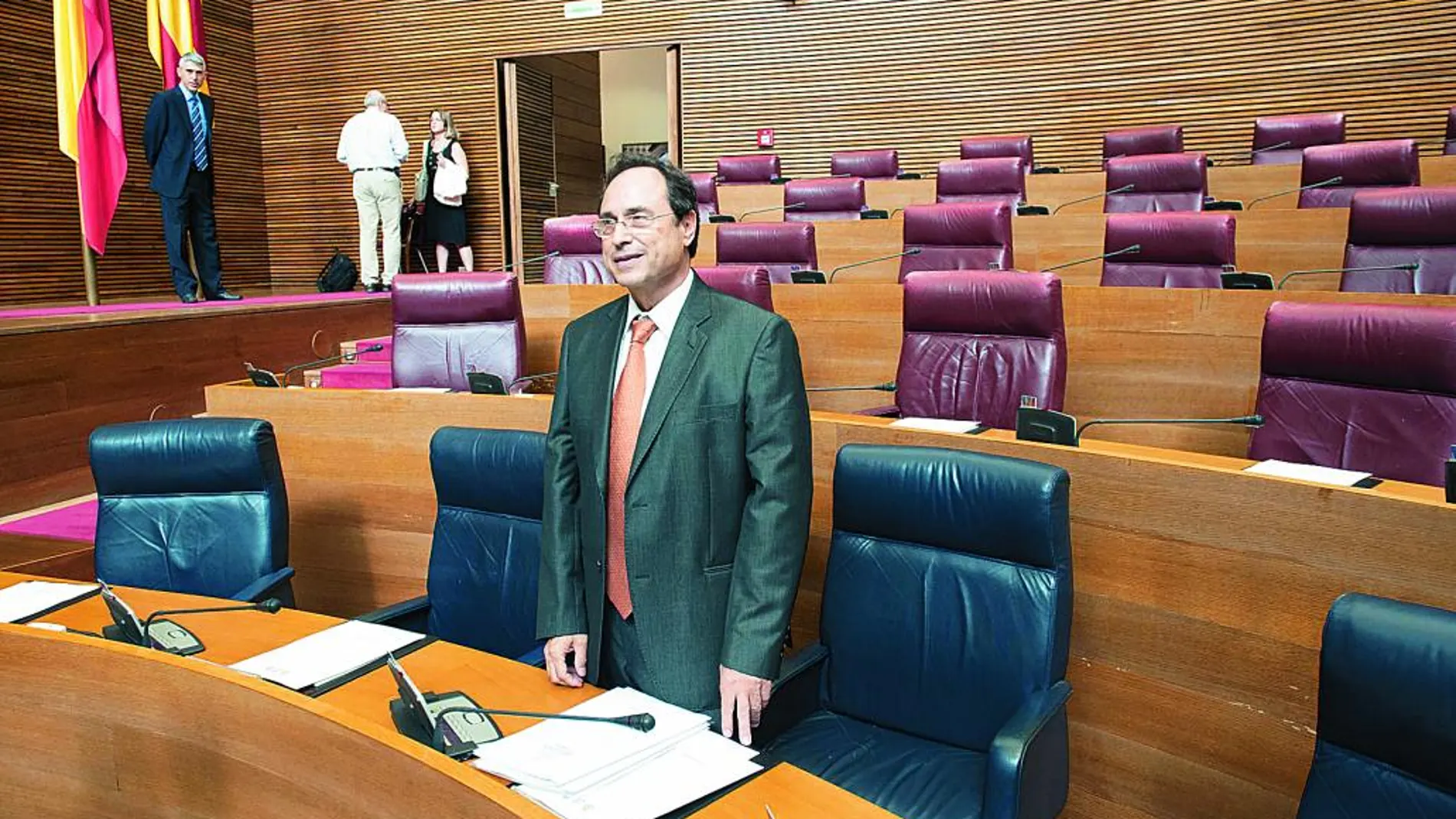 El conseller de Hacienda es el responsable del documento que sienta las bases del nuevo modelo económico