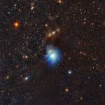 Una estrella recién nacida entre nubes de polvo