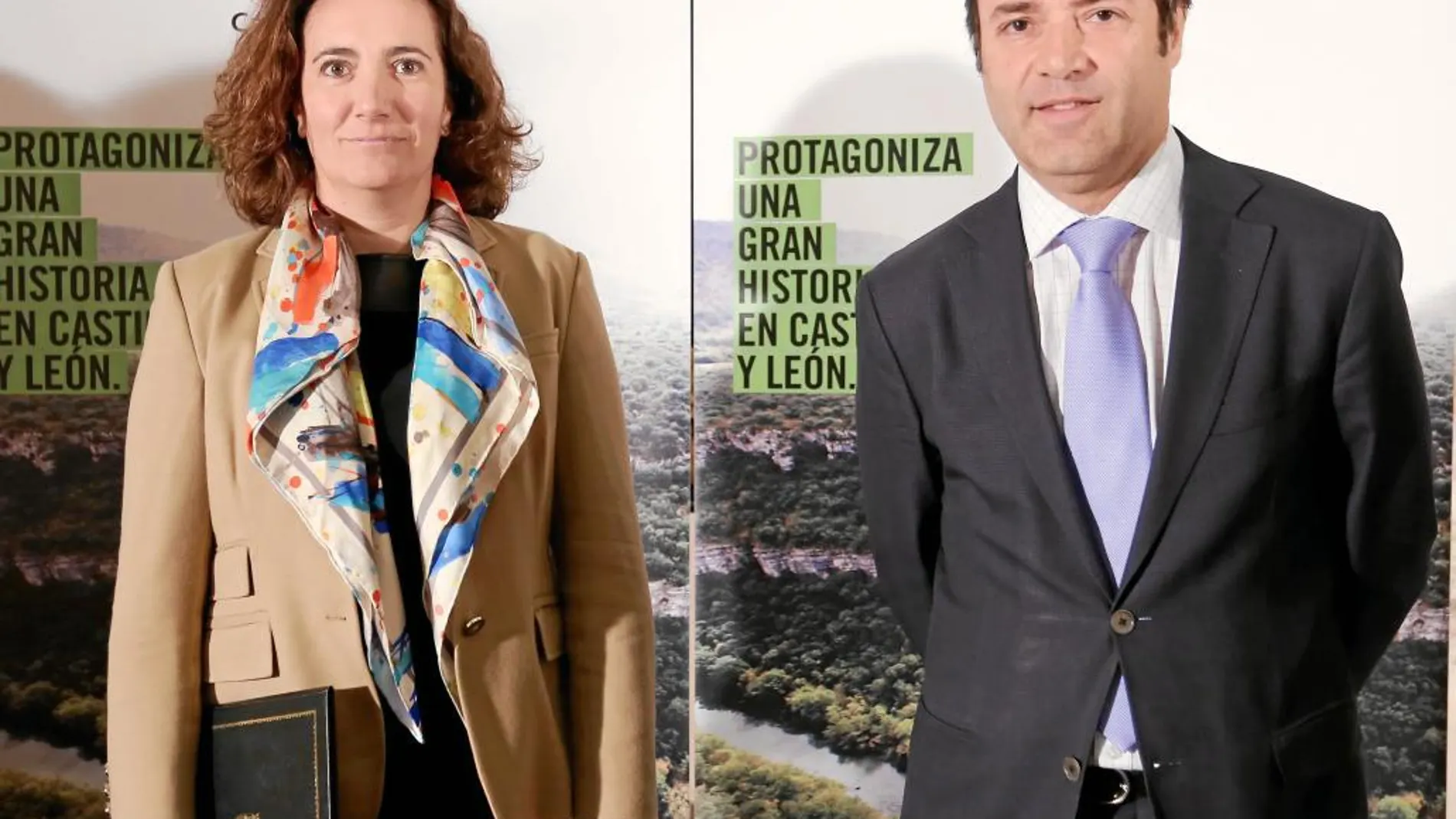 La consejera de Cultura y Turismo, María Josefa García Cirac, junto al director de Turismo, Javier Ramírez