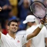 El tenista serbio Novak Djokovic celebra su victoria en la segunda ronda contra el francés Adrian Mannarino