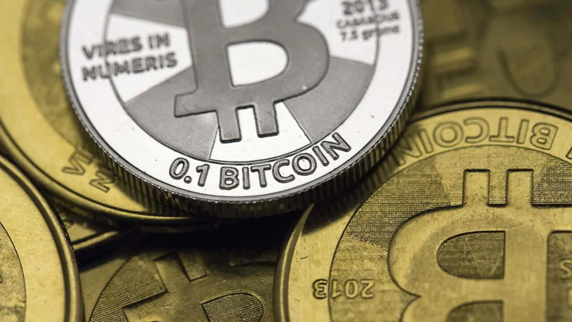 El auge de los bitcoins ha dividido a los expertos entre los entusiastas y los cautelosos