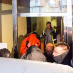 Salida de los acusados, tres jugadores de la Arandina Club de Fútbol, de su vivienda, que ha sido registrada.