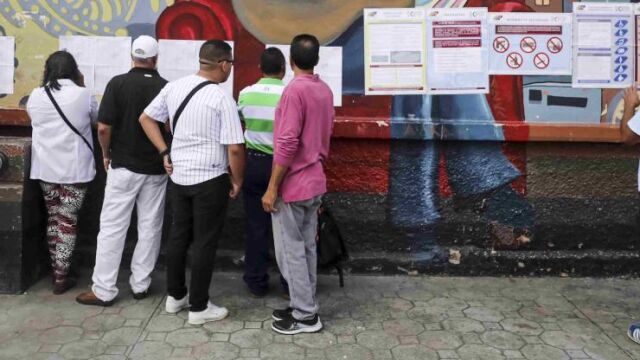 Escasa participación en las primeras horas de la elección hoy de la Asamblea Nacional Constituyente (ANC) de Venezuela.