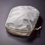  Subastan una bolsa con polvo lunar de Neil Armstrong