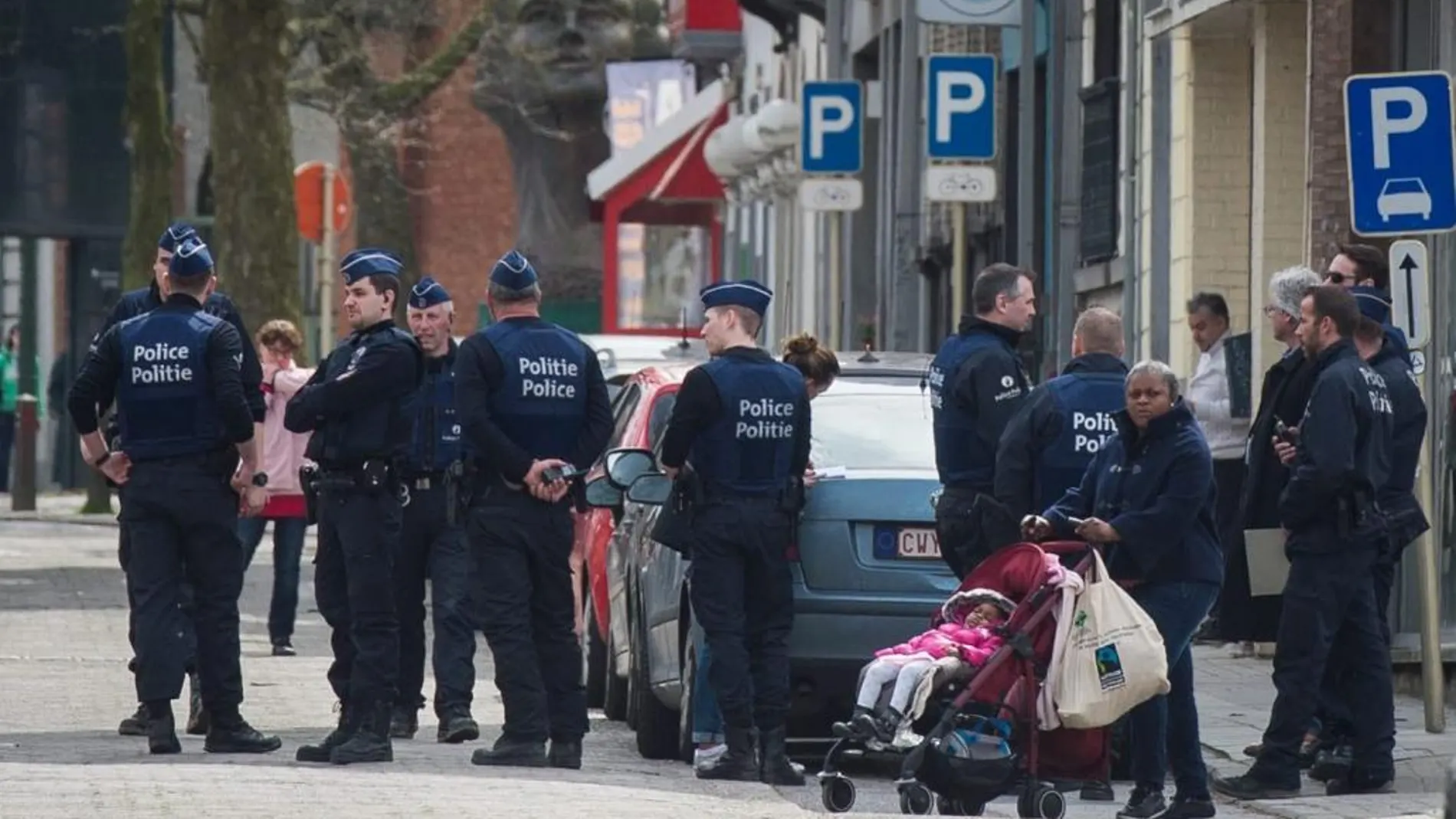Imagen de archivo de un grupo de policías belgas, durante una operación el pasado 9 de abril