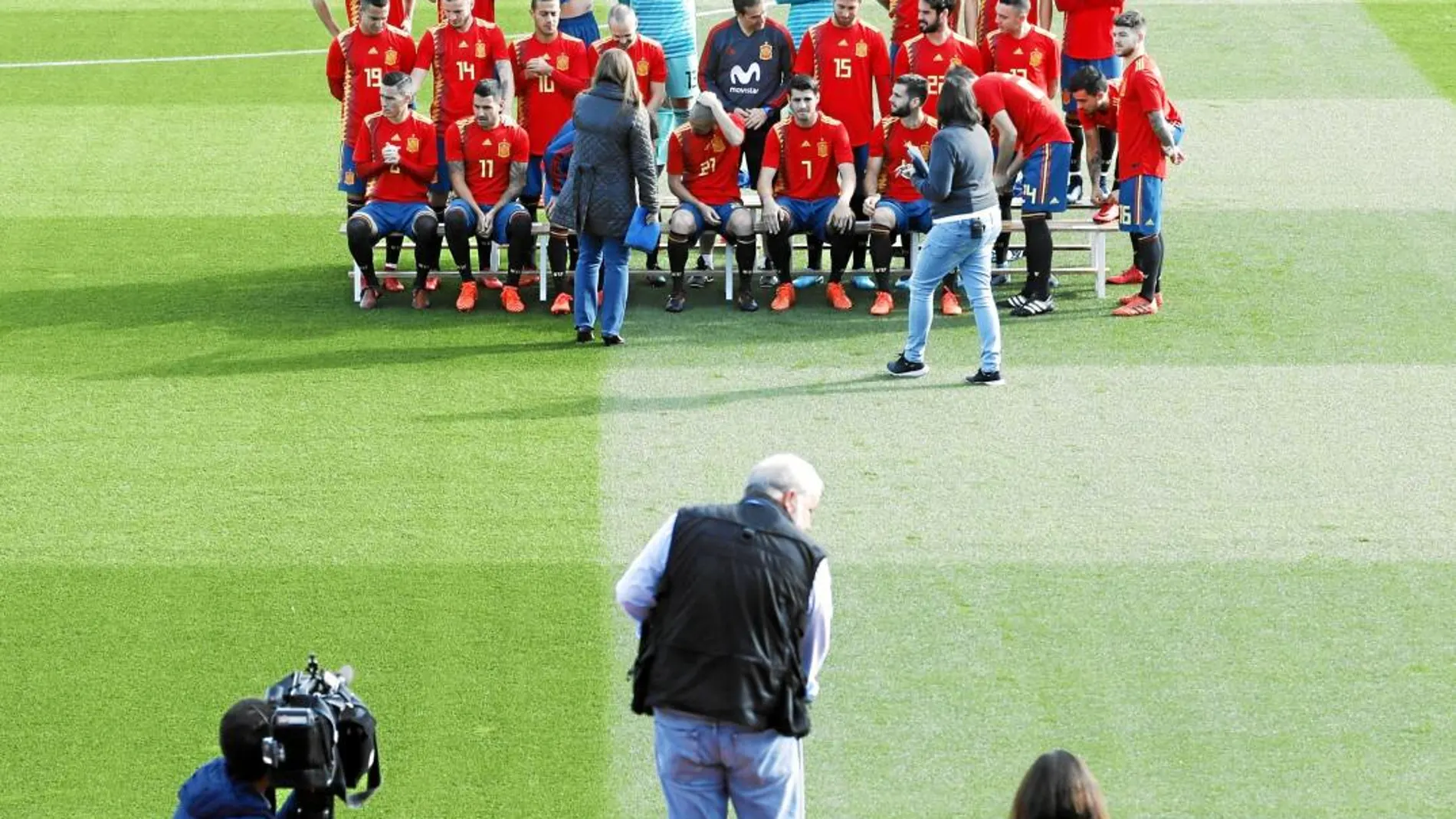 La Roja, durante la sesión de fotos en la Ciudad del Fútbol de Las Rozas