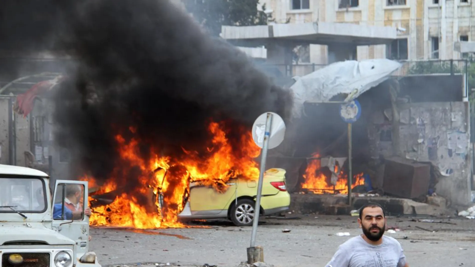 Un coche arde tras la explosión de un suicida en Tartus