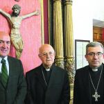Jesús Julio Carnero, Ricardo Blázquez y Luis Argüello, momentos antes de la firma del convenio entre la Diputación y el Arzobispado de Valladolid