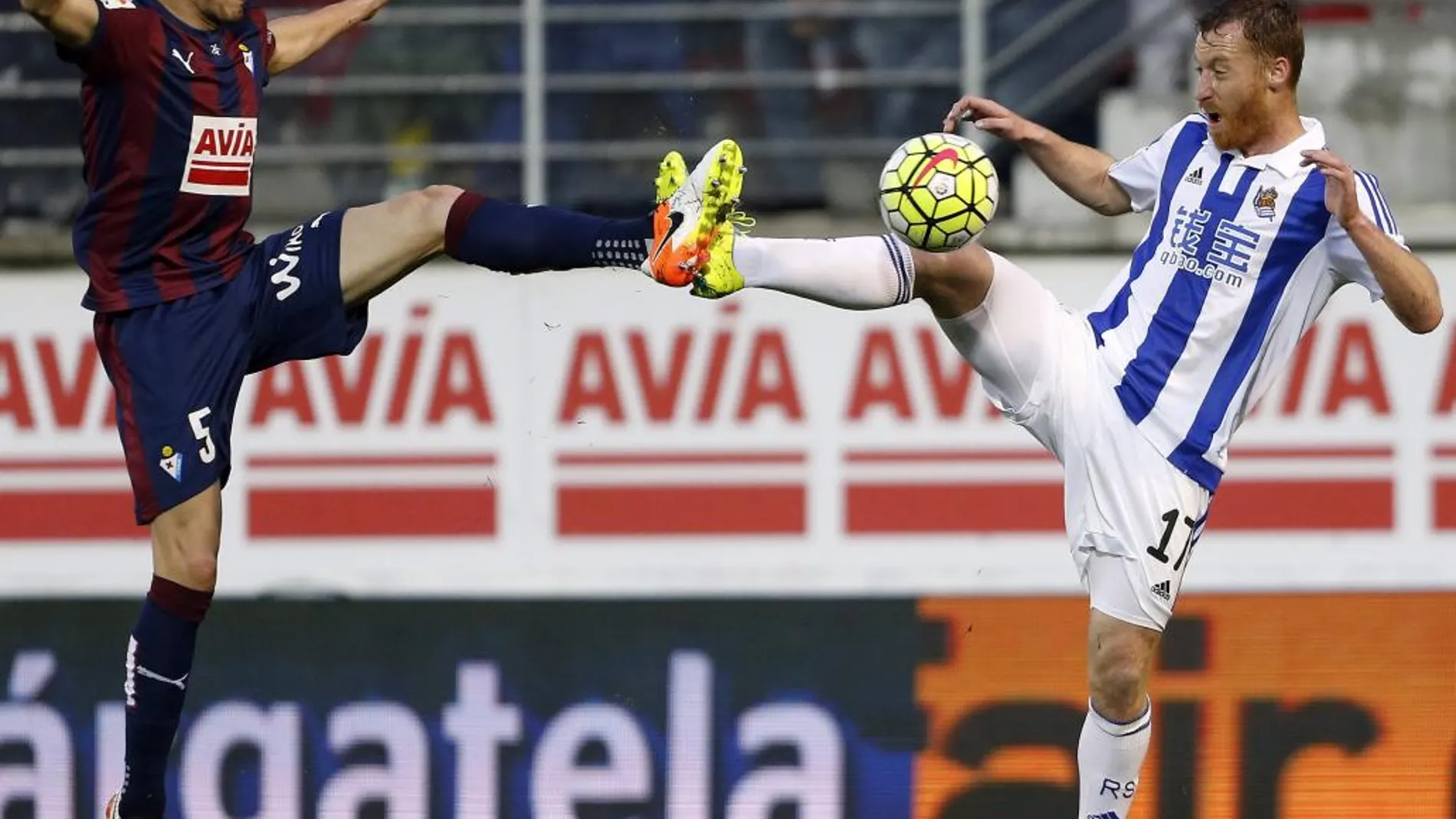 2-1 El Eibar gana a la Real en Ipurúa tras remontar un gol tempranero