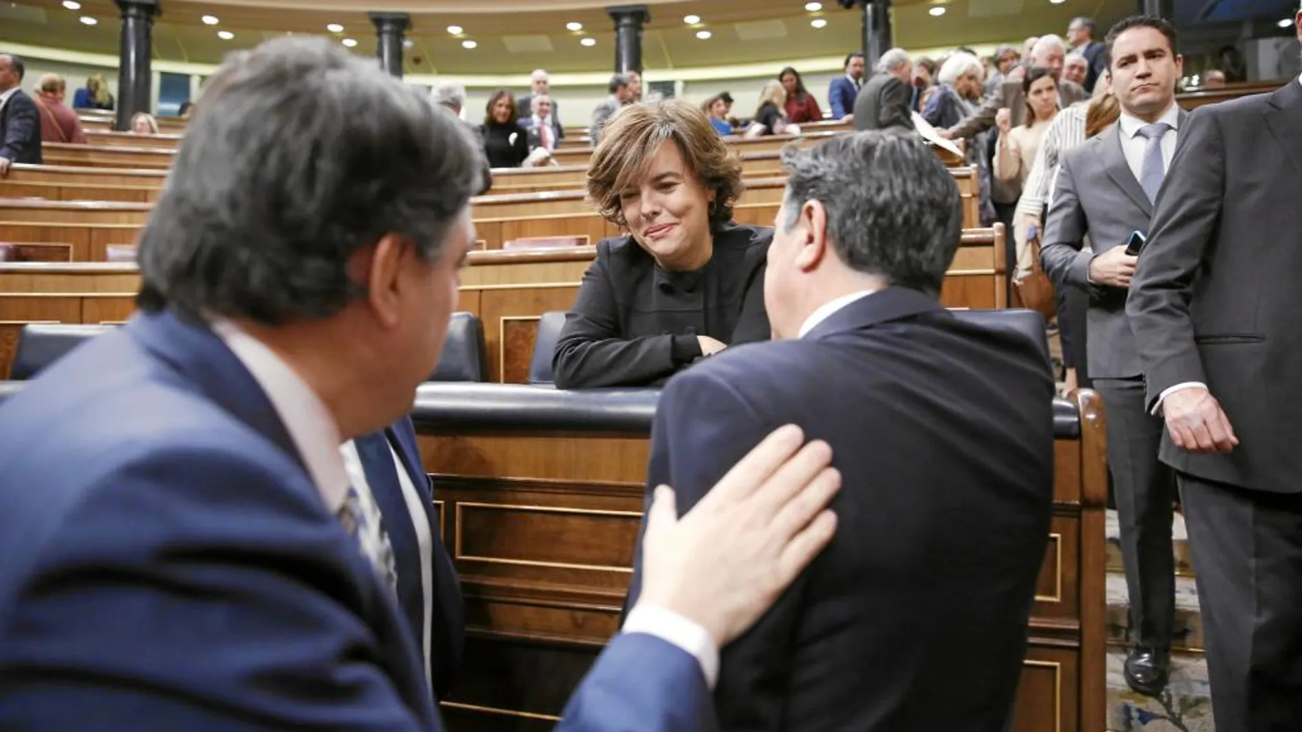 Aitor Esteban pasa junto a la vicepresidenta del Gobierno tras la votación del Cupo vasco en el Congreso de los Diputados