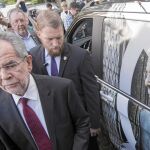 El recién elegido presidente de Austria, Alexander Van der Bellen, ayer, tras su encuentro con la Prensa, en Viena