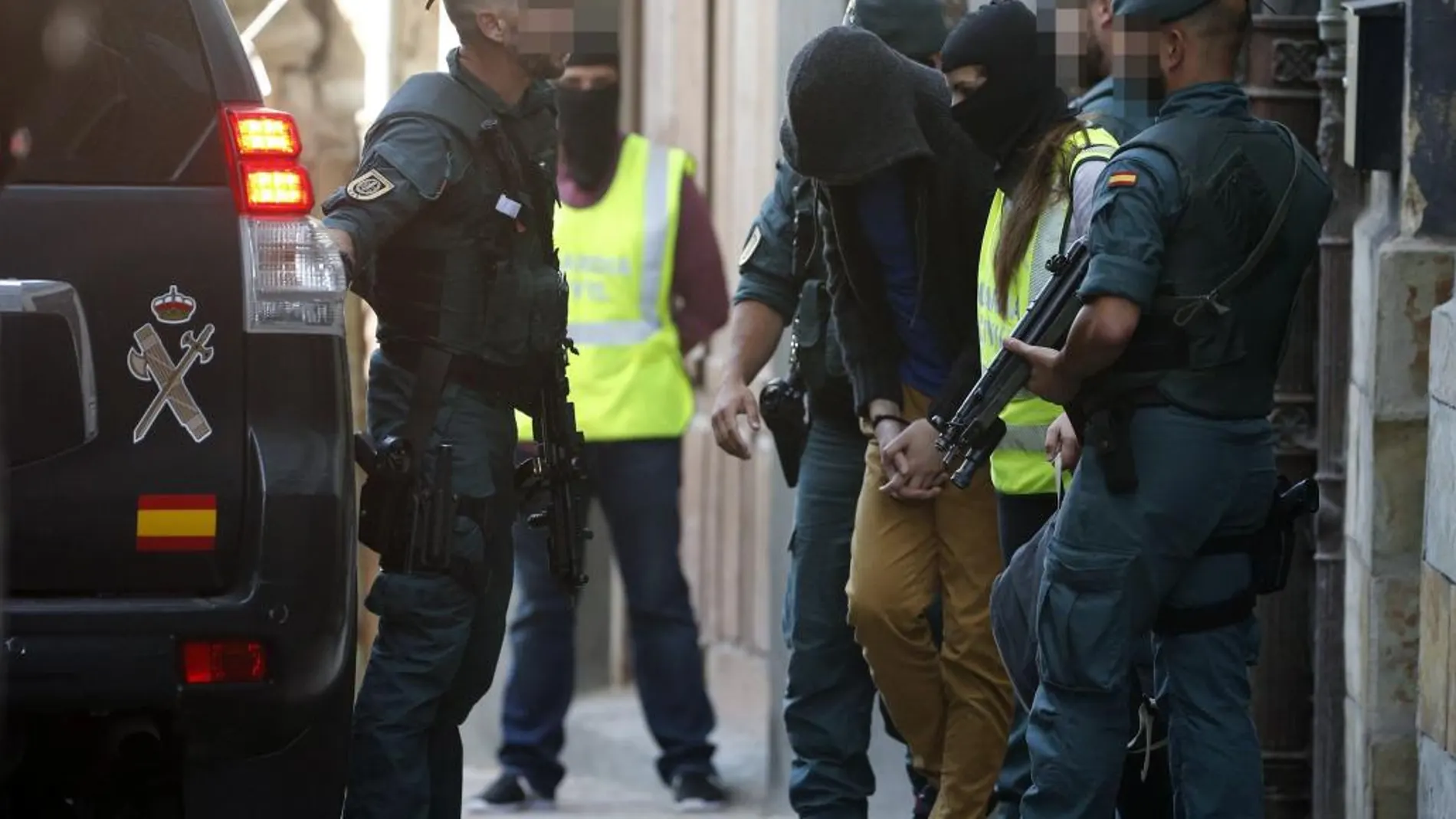 La Guardia Civil ha detenido en Balmaseda (Vizcaya) a un joven marroquí de 22 años por difundir a través de internet la ideología yihadista del grupo terrorista Dáesh