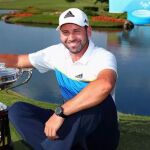 Sergio García, con el trofeo