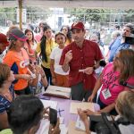 El opositor Enrique Capriles, ayer en Caracas, participa en las primarias para elegir a los candidatos a gobernador