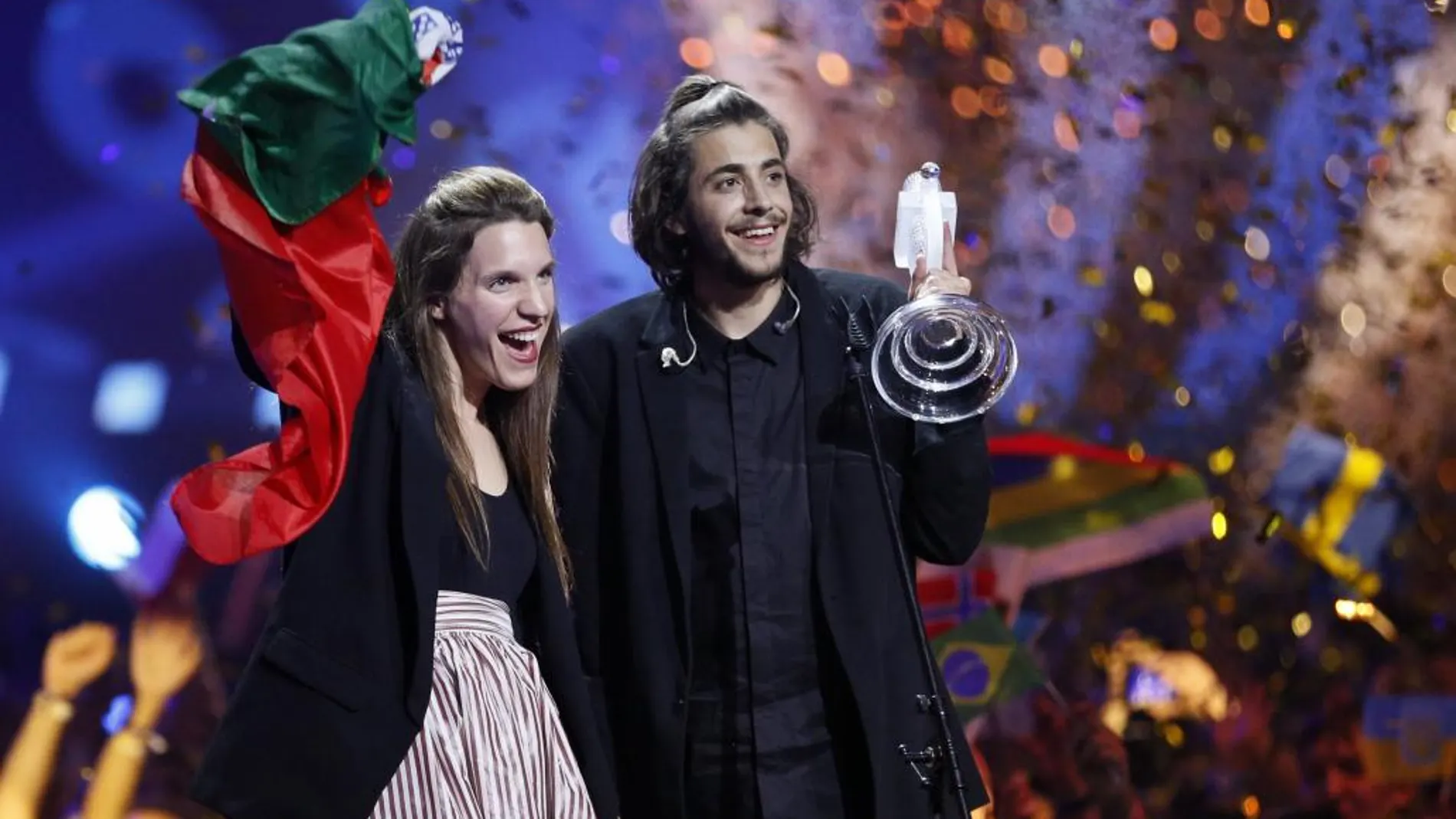 Salvador Sobral celebra su triunfo para Portugal en el último certamen de Eurovisión