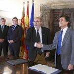 El presidente de la Generalitat, Ximo Puig, y el presidente mundial de Transparencia Internacional, José Ugaz