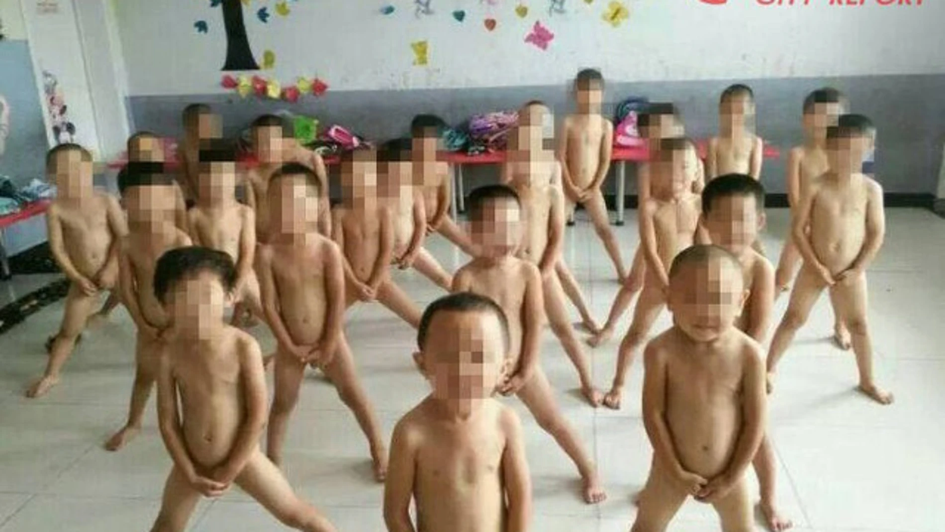 Fotografía a sus alumnos desnudos en la guardería y lo comparte en las redes sociales