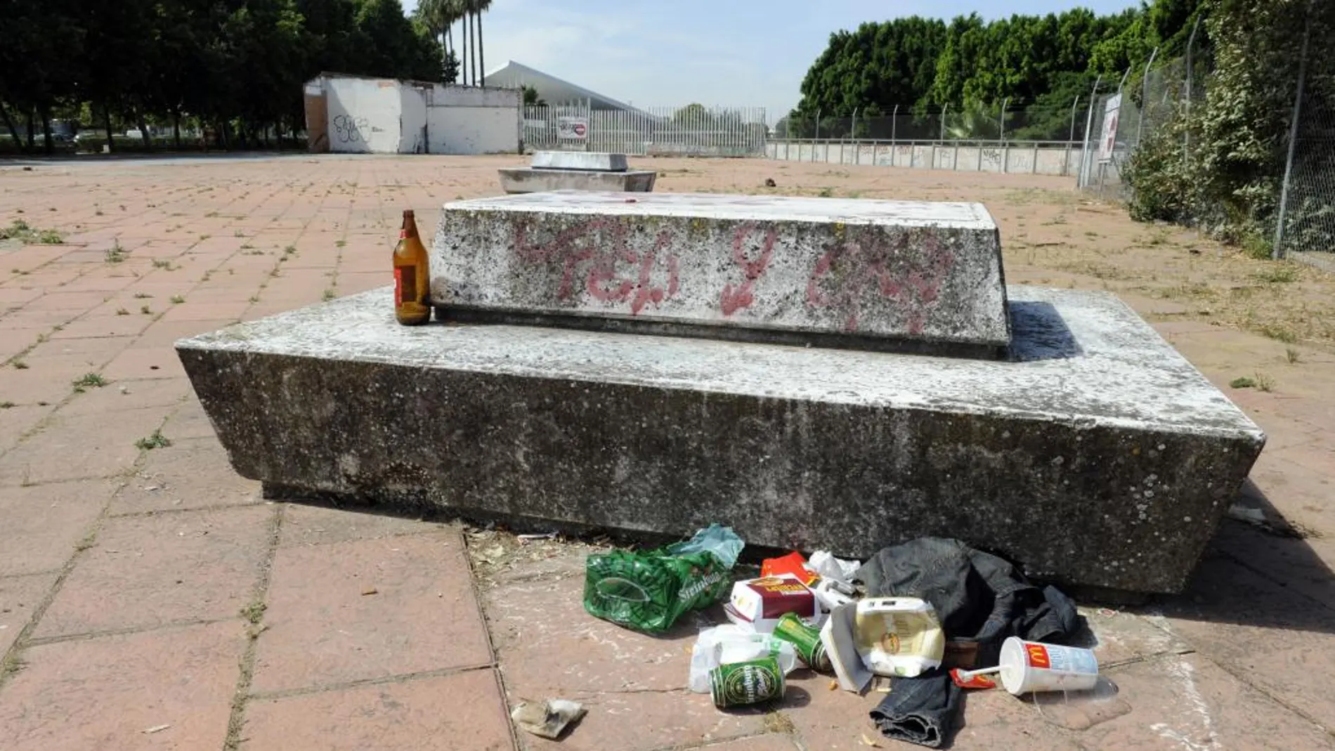 Los agentes multan por dos motivos: saltarse el estado de alarma y beber en la calle