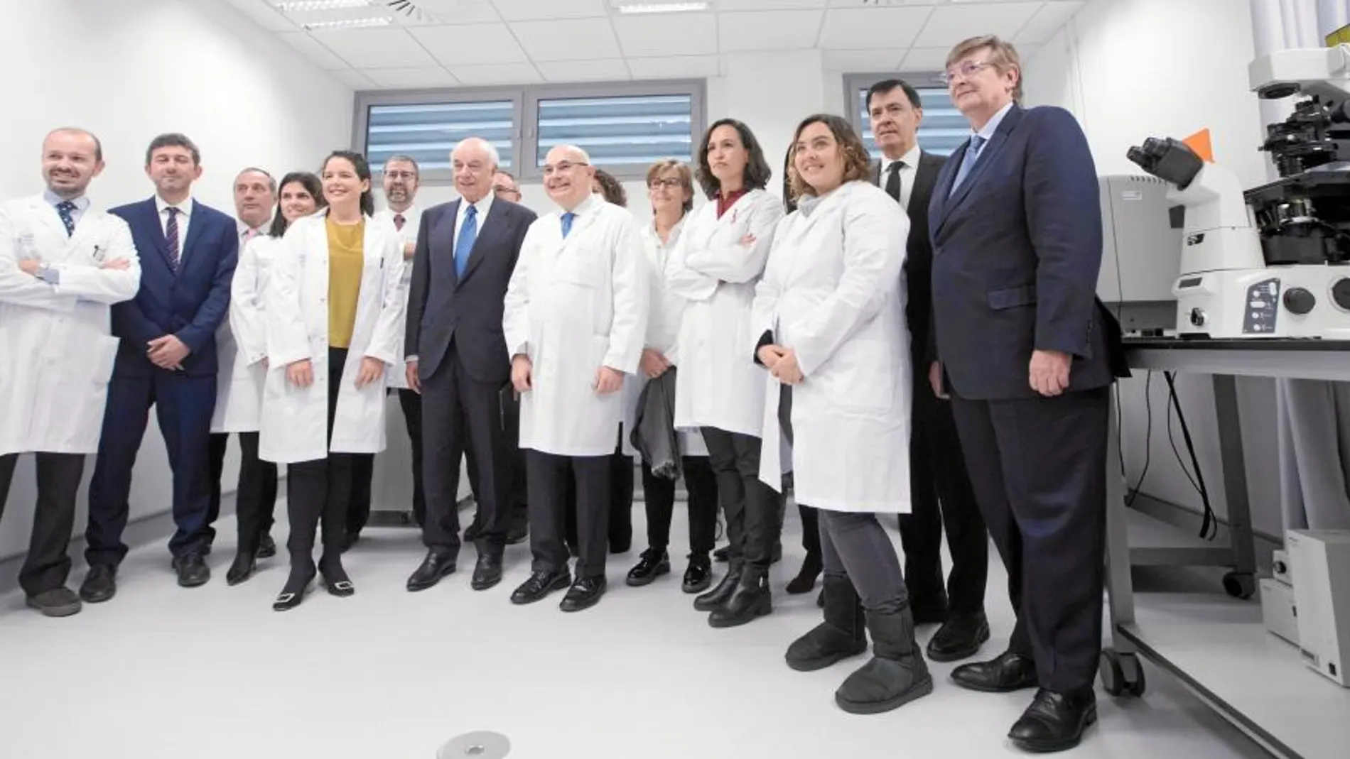 Los investigadores del Vall d’Hebron Instituto de Oncología (VHIO) presentaron ayer el programa integral de inmunoterapia del cáncer.