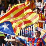Aficionados del Barcelona agitan esteladas en la final de la Copa del Rey del año pasado en el Vicente Calderón