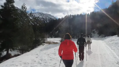 Otra manera de disfrutar la nieve estos días son las rutas por los valles nevados