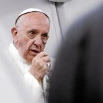 Francisco, ayer, a bordo del avión papal, respondió a las preguntas de los periodistas