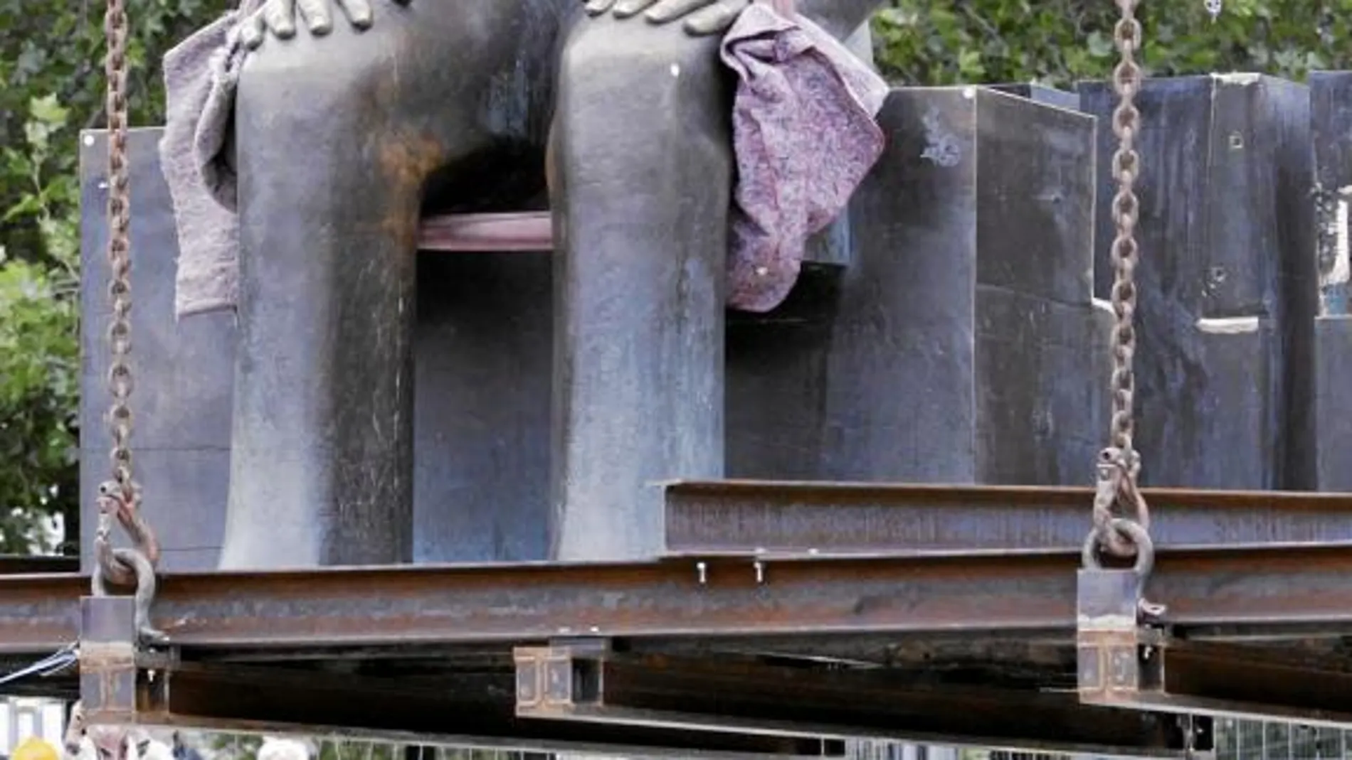 Una escultura de Marx en Berlín, movida de su emplazamiento para unas obras del metro, en 2010