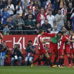 Los jugadores del Girona celebran su segundo gol. AP