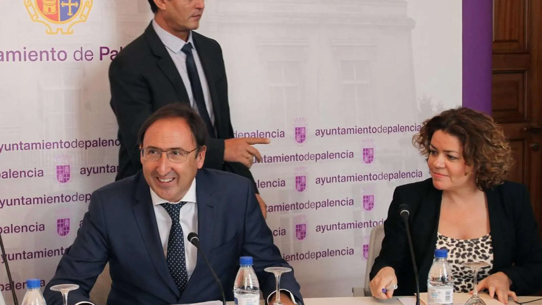 Alfonso Polanco presenta los proyectos de la estrategia Edusi junto al concejal Luis Miguel Pérez e Isabel del Moral