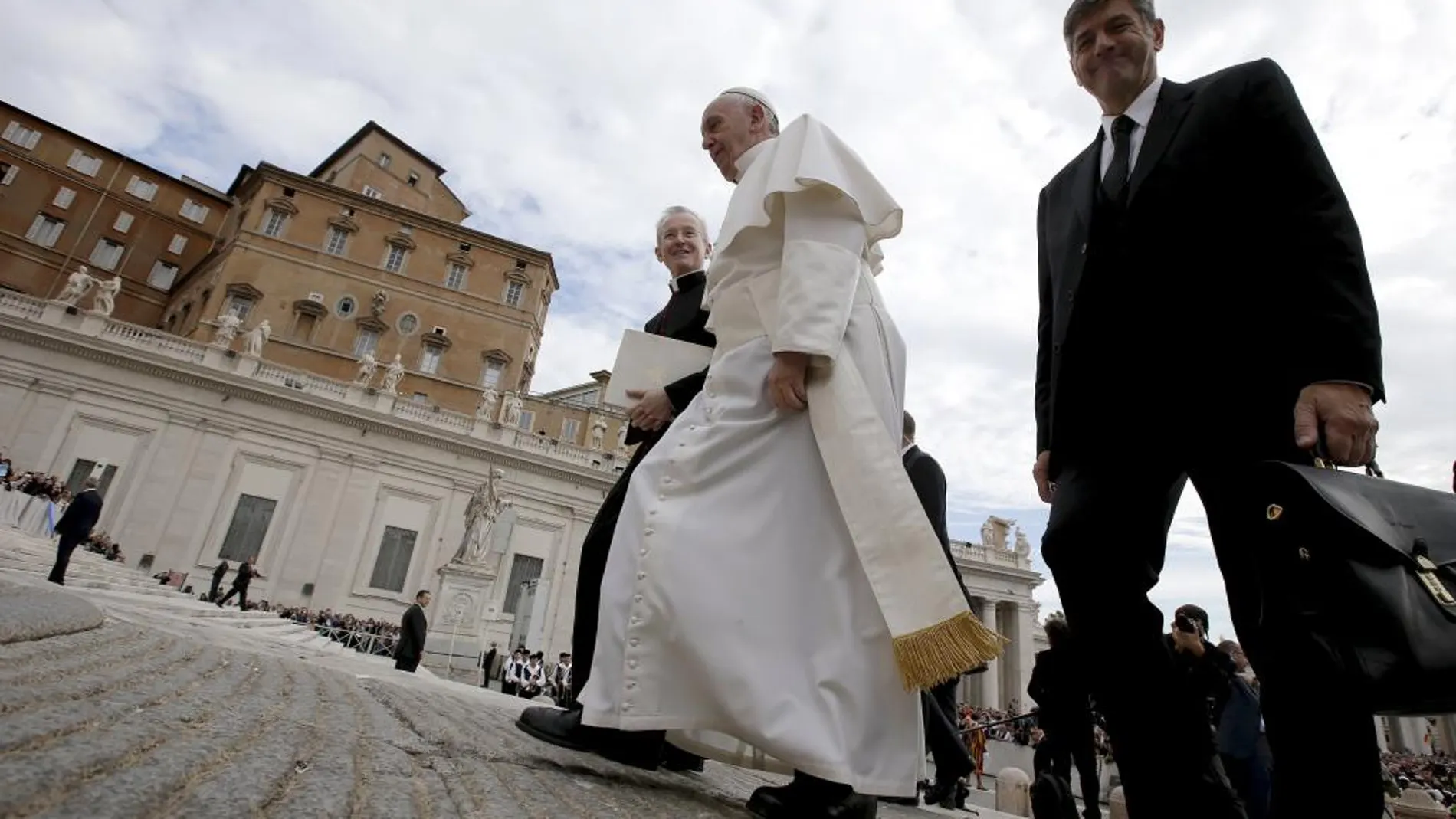El Papa en la plaza de San Pedro en el Vaticano, esta semana