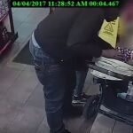 Intenta secuestrar a un bebé delante de sus padres en un Dunkin' Donuts
