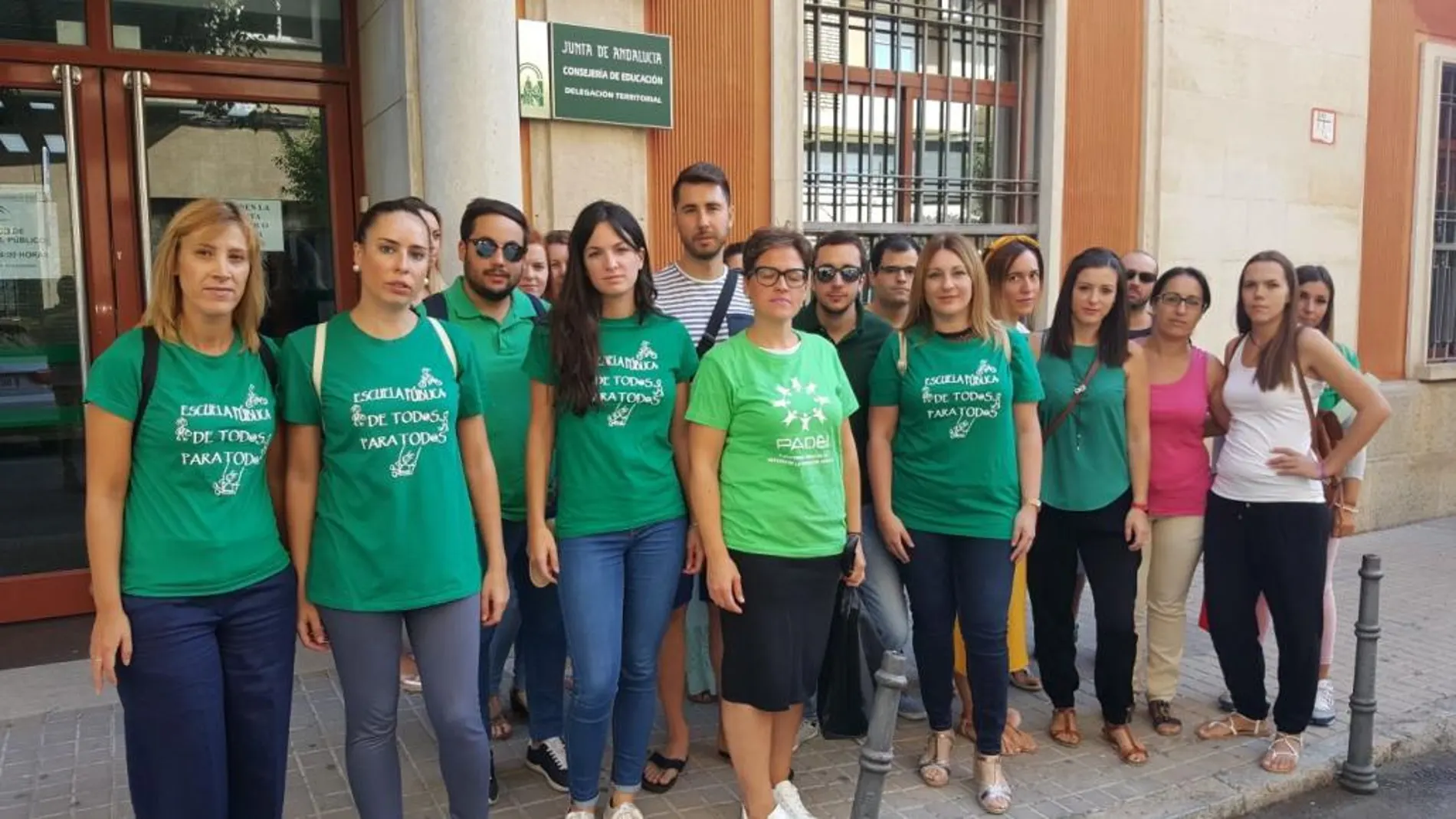 Concentración en la Delegación Provincial de Educación en Jaén
