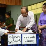 Thein Sein votando