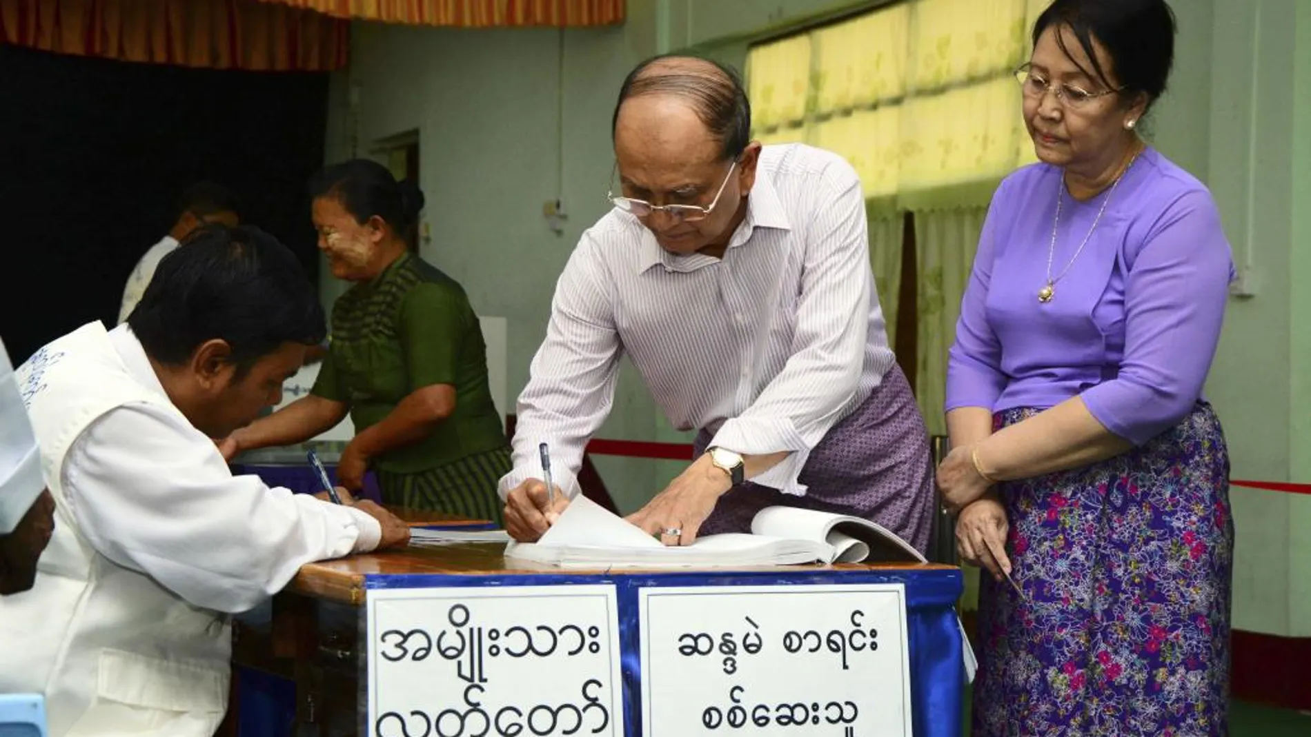 Thein Sein votando