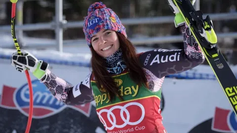 Weirather tras ganar el supergigante celebrado en Lake Louise