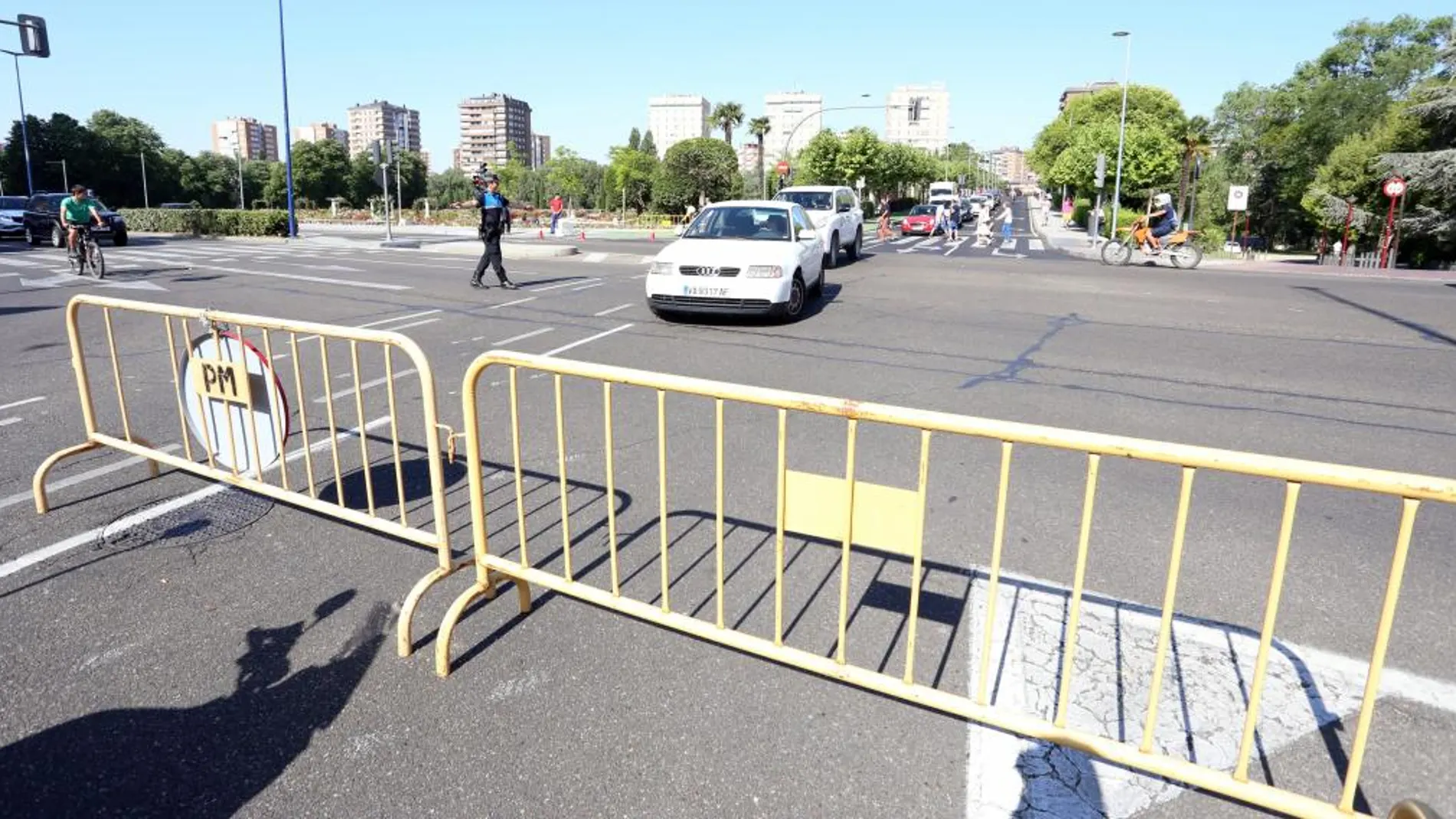 Corte de tráfico en el Paseo de Isabel la Católica en dirección al centro