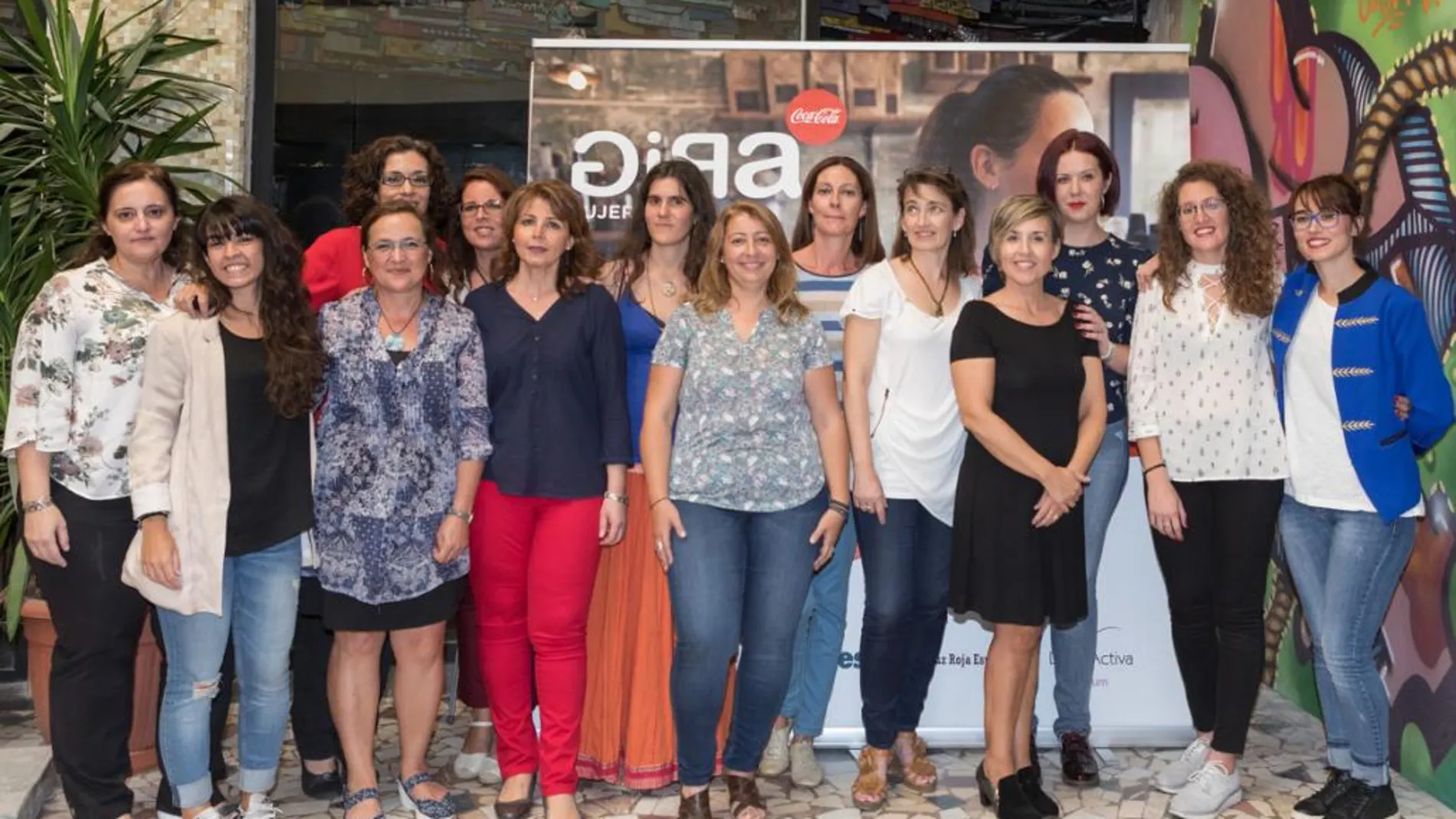 Finalistas del proyecto de emprendimiento “Gira mujeres” de Coca-Cola