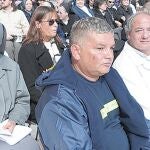 Sergio Sánchez, en el centro, junto al profesor José María del Corral y detrás la prima del Papa, Sor María, ayer en Roma