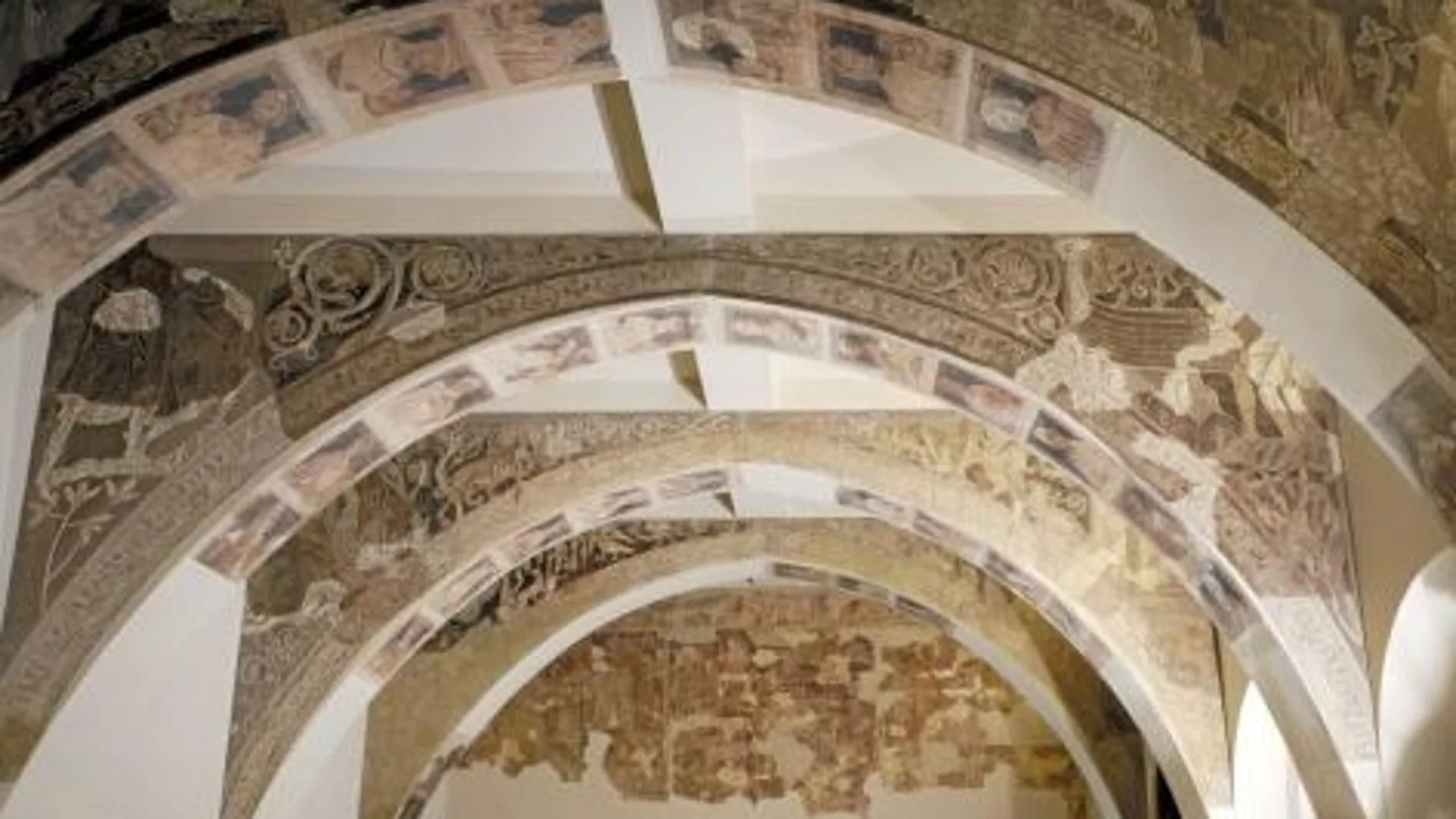 Las espectaculares pinturas murales originales de Sijena forman parte del Museo Nacional de Cataluña, que se enorgullece de poseer la colección más importante a nivel europeo del románico