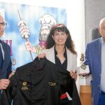 La concejala de Cultura, Ana Redondo, junto al vicepresidente de la Diputación, Víctor Alonso, y Jaime Fernández
