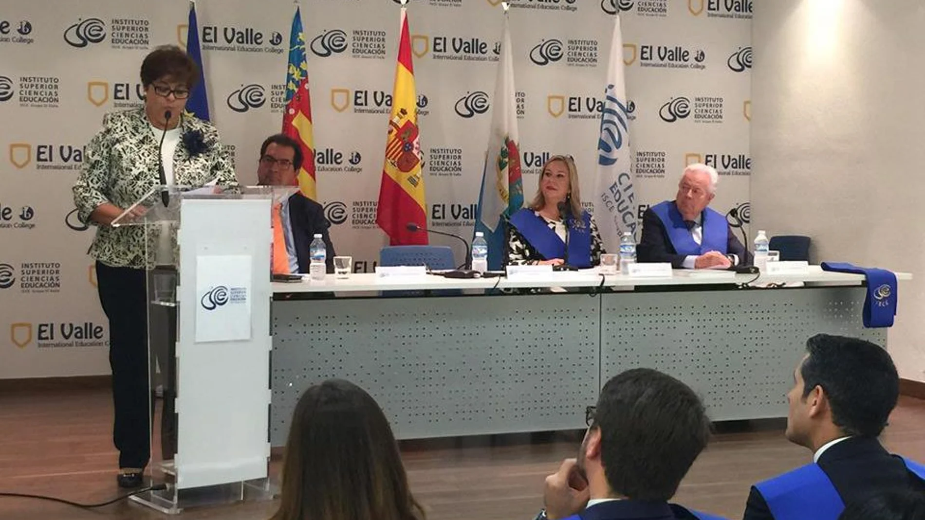 La rectora de la UCAV, María del Rosario Sáez Yuguero, da la clase magistral