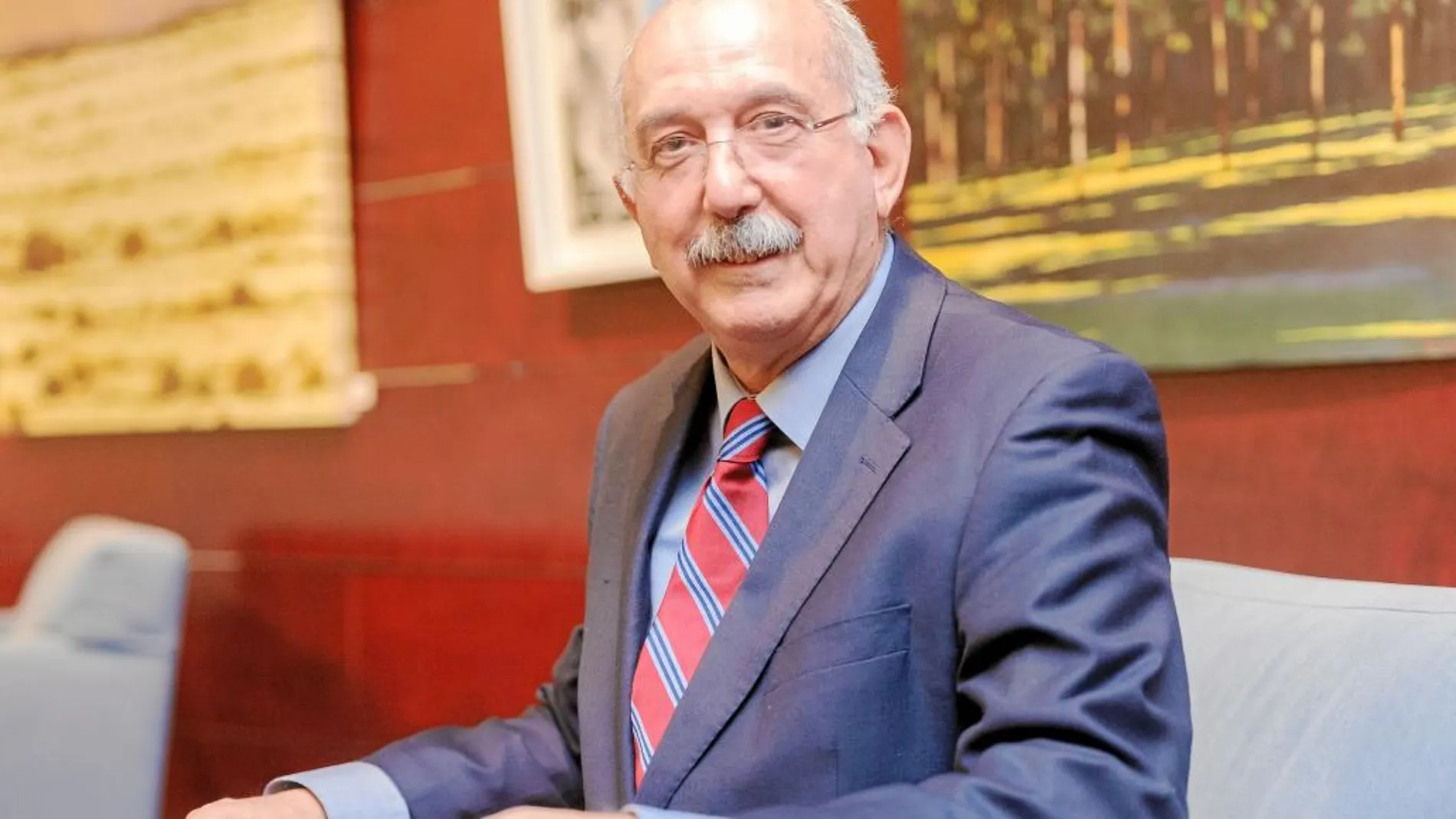 El doctor Miguel Ángel Sanz, ayer en el Club de Encuentro Manuel Broseta donde pronunció la conferencia «Medicina Personalizada. El paradigma de las leucemias»