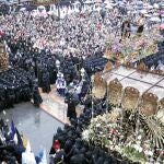 La Comunidad, un templo al aire libre en su conocida pero sobria Semana Santa