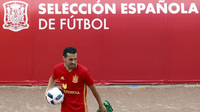 El delantero de la selección española Pedro Rodríguez durante el entrenamiento en la Isla de Ré
