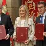 El presidente Juan Vicente Herrera suscribe la colaboración con Cristina Cifuentes y Alberto Núñez Feijoo